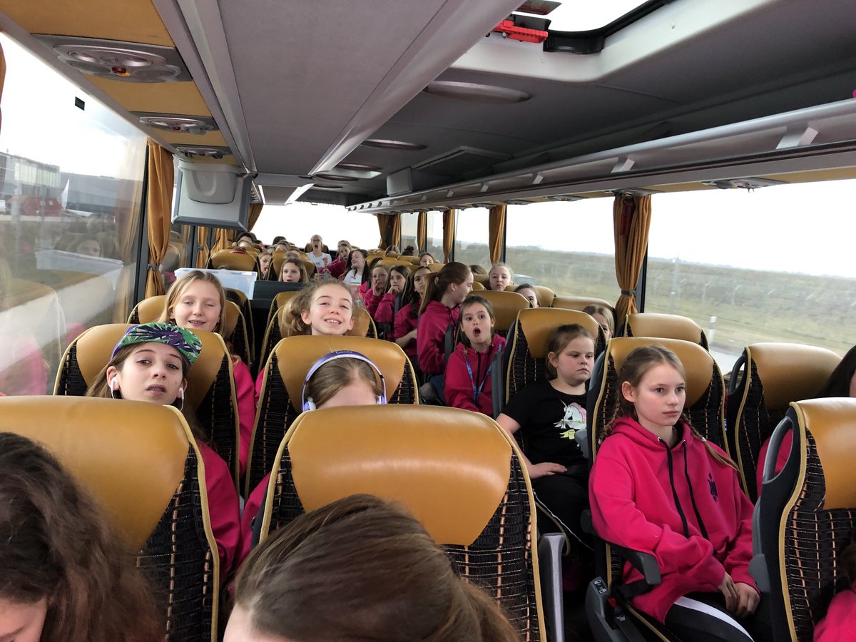 NotreDame_Trips's tweet photo. #GroupP #Ski18 we are on the bus to Alpendorf watching Paddington! 🐻 https://t.co/gqzmHXVl60