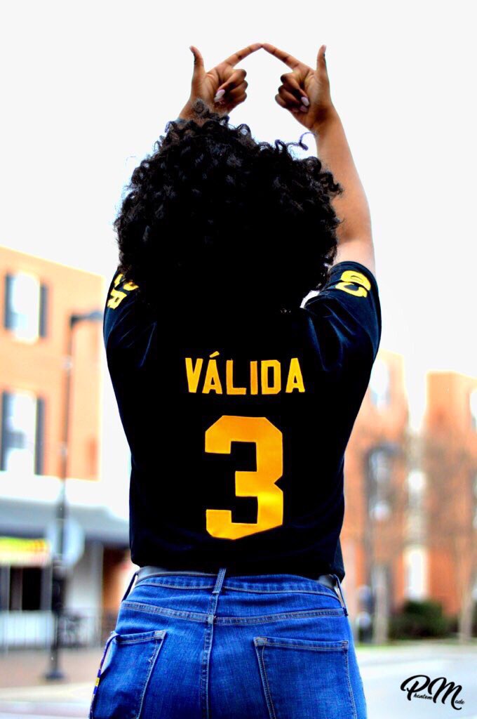 ImaniiJayy's tweet photo. It’s my FIRST SigmaLambdaVersary y’all 🔥 Thank you to my beautiful linesisters for never letting my fire go out, to my Deans for guiding us, and to my Hermandad, friends, and family who kept pushing me to be better. Here’s to 365 days and 3 Sigma Lambda Seconds. #3in3out https://t.co/43hw57qLaW