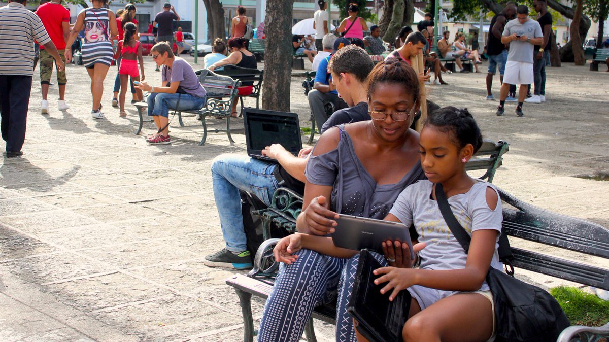 UNICEFCuba's tweet image. Hoy la Representante de UNICEF en Cuba expondrá nuestra visión sobre la infancia en un mundo digital en el panel Comunidad, Entretenimiento y Redes sociales del Congreso Internacional de #Informática2018 que se celebra en #LaHabana.