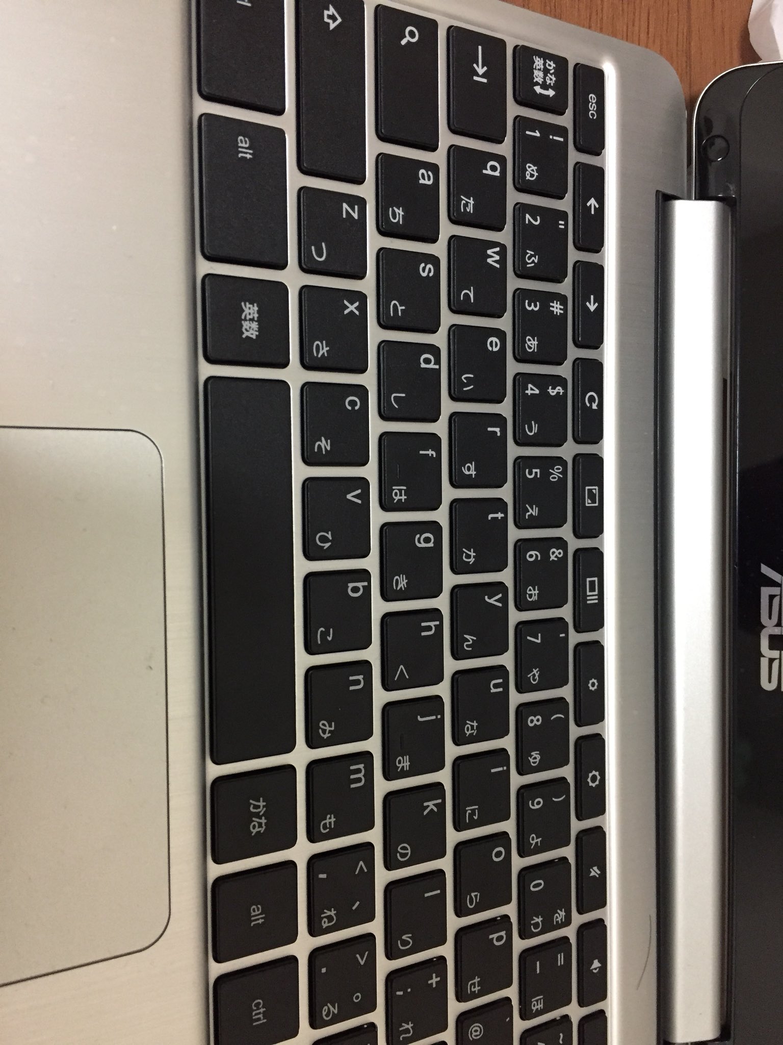 村野 智浩 Chromebookの意外な利点は キーボードの英語表記が小文字なこと 小さい子供には ありがたい プログラミングは ほとんど小文字 小さい子供は英語の大文字小文字変換が苦手 他のpcより学習がはかどる T Co Gknyjk2nqv Twitter