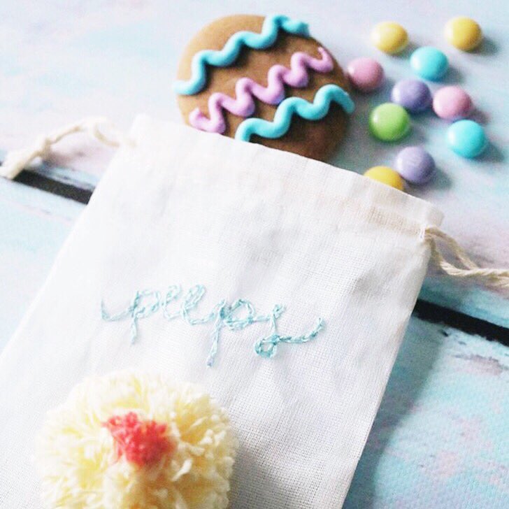 MadBatterBakers's tweet photo. Looking for a cute Easter craft? We LOVE what @lorrieeveritt made and used our small cookies to put inside!! So cute!! 🐰💖.

#easter #eastercraft #diy #diyeaster #diylove #easter #madbatterbakers #creativebag https://t.co/DKY55cqYvi