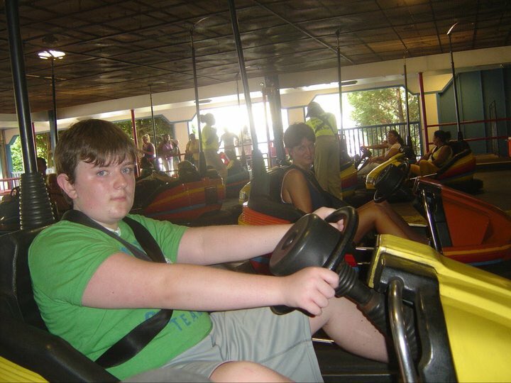 nudah's tweet photo. 2012 to 2018 lol

fun fact: i weigh the exact same amount in both pictures ( except on the left im 5’2 and on then right im like 6’0/6’1 idk depends on how confident im feeling that day )

so it’s like i weighed 160 forever and wasn’t ever fat 

im flourishing 🌹🕊 https://t.co/0fYO4LCfUv
