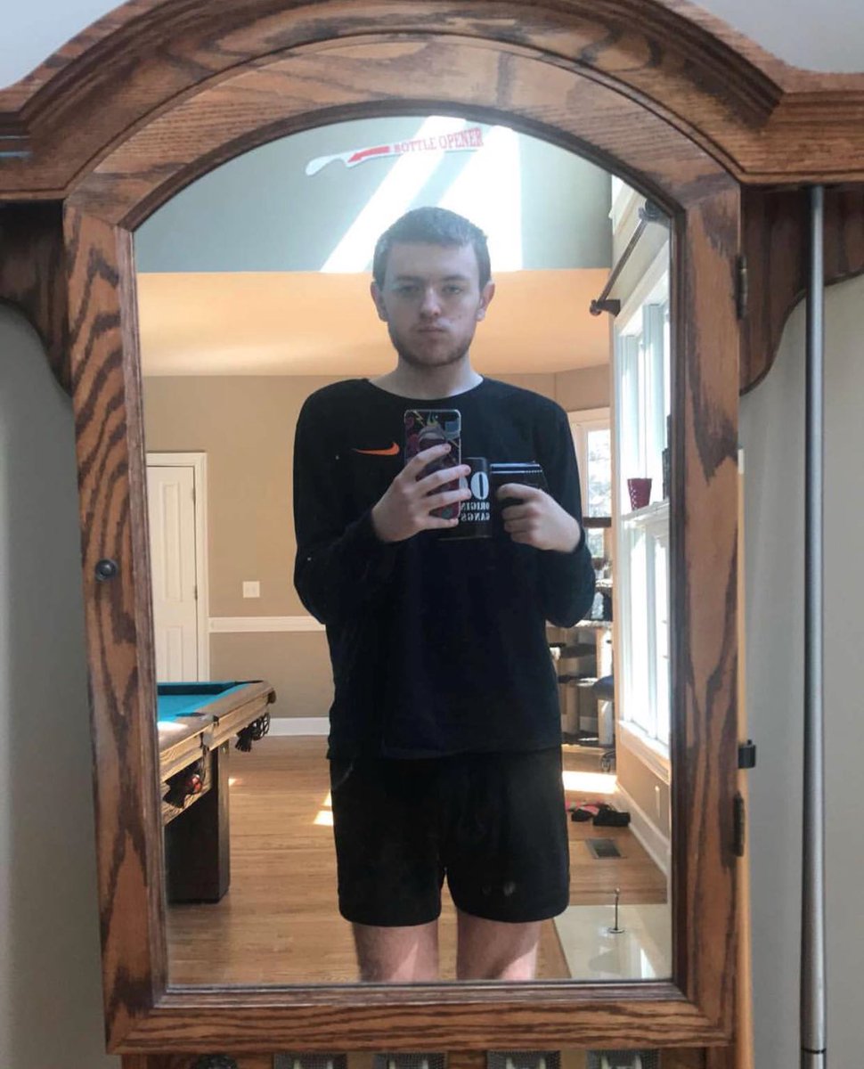 nudah's tweet photo. 2012 to 2018 lol

fun fact: i weigh the exact same amount in both pictures ( except on the left im 5’2 and on then right im like 6’0/6’1 idk depends on how confident im feeling that day )

so it’s like i weighed 160 forever and wasn’t ever fat 

im flourishing 🌹🕊 https://t.co/0fYO4LCfUv