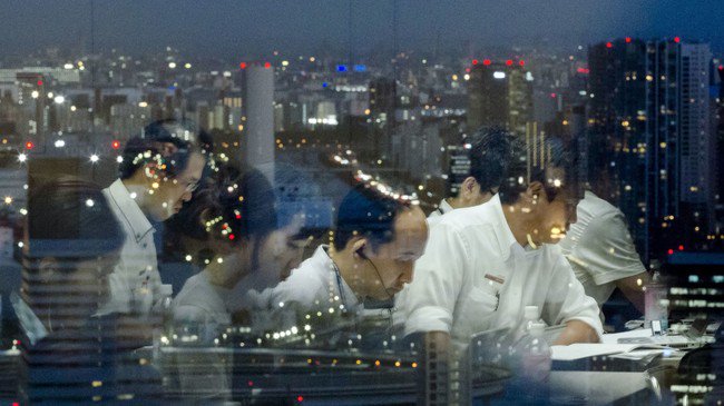 genbeta's tweet photo. Corea del Sur comenzará a apagar computadoras a las 19:00 para evitar que se trabaje demasiado https://t.co/Ejl0Ohefrr https://t.co/xWpCw8vw6m