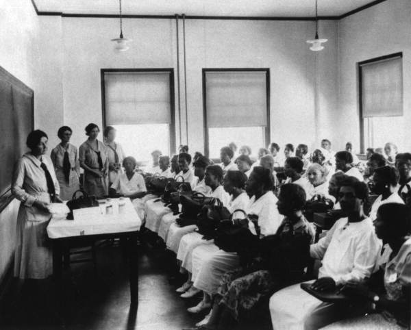 HealthyFla's tweet image. #FLHealthFriday: Jule Graves instructing a class of midwives at @FAMU_1887 in Tallahassee in 1932. The State Board of Health initiated a midwife licensing program in 1931 to reduce infant mortality and to promote maternal and child health. @FLmemory