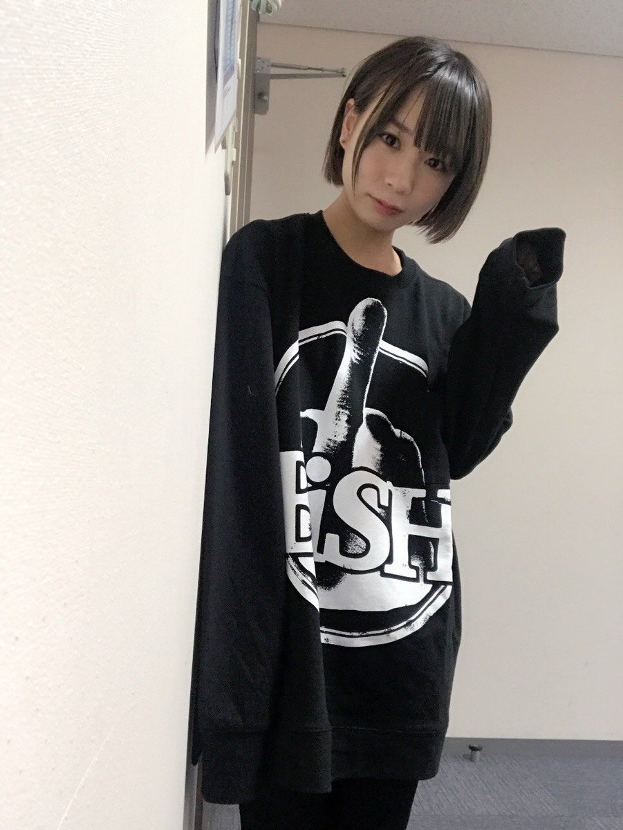 Bishオフィシャル Bish Pil Tour物販販売14時から開始 明日はbish Pil Tour In 沖縄ナムラホール グッズを身にまとって楽しみましょう 14 00 物販販売開始 よろ Bish Bishpil Bish沖縄 T Co Hctsfybljb