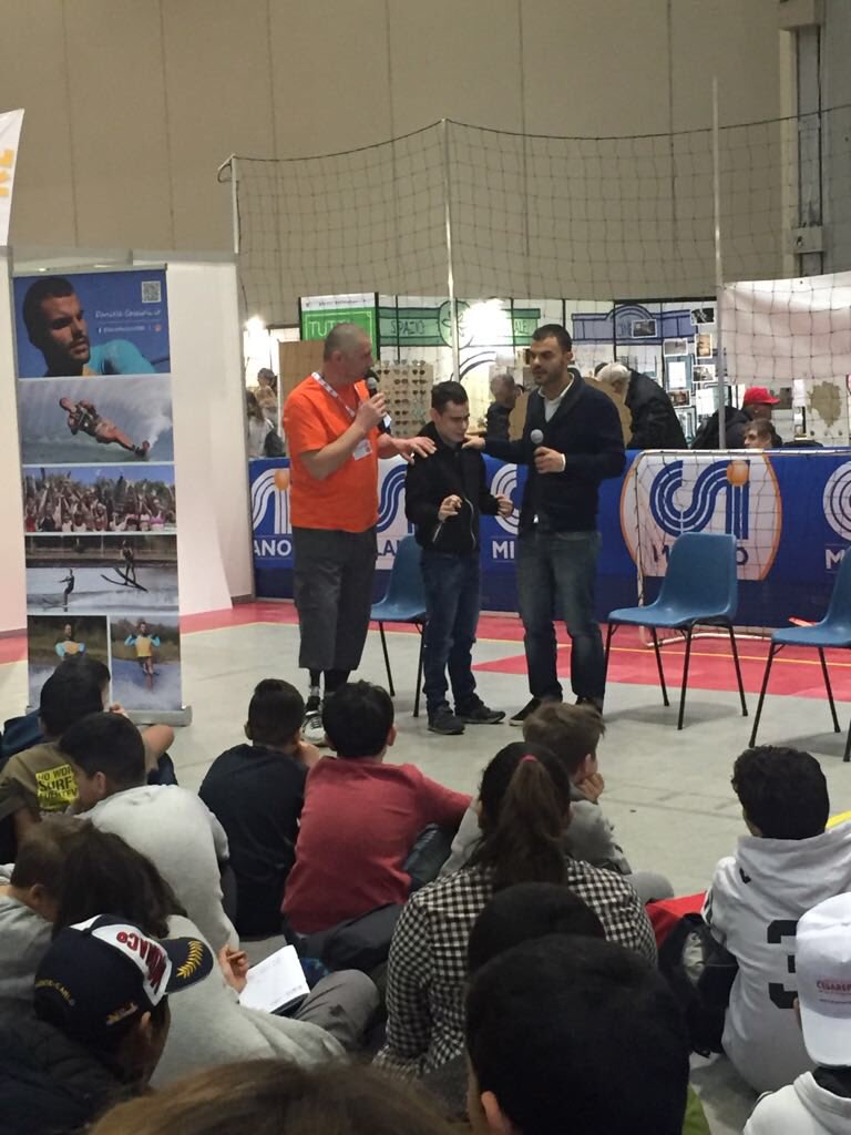 Bellissimo incontro con le #scuole di #milano ospitati dal <a href="/CSInazionale/">Centro Sportivo Italiano</a> in occasione della #fiera <a href="/Falacosa_Giusta/">Fa' la cosa giusta!</a>: DOMANDE SPECIALI DA RAGAZZI STRAORDINARI parlando di #sport #paralimpico 🇮🇹