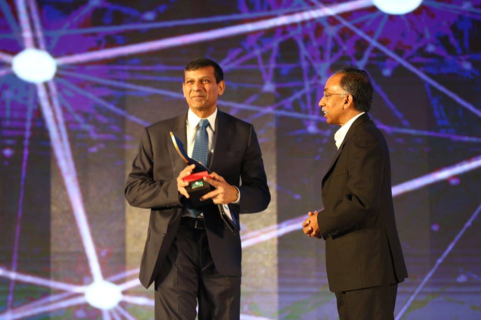 OfficialTADF's tweet photo. It was a delight to hear him speak at #Future. Shri S.D. Shibulal honouring Raghuram Rajan after his keynote address. https://t.co/OFJ7GgwO4J