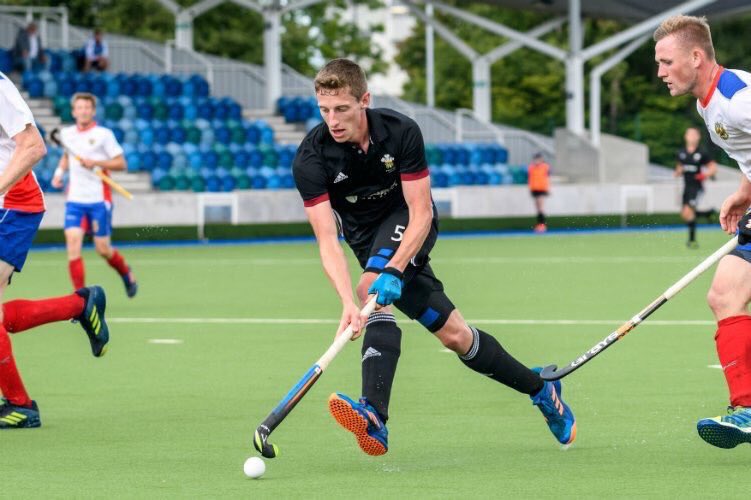 CMetSUSport's tweet photo. Best of luck to all our past &amp; present Archers @GC2018 🏹🇦🇺

..shout out to our @CMetSUSport Kit Officer @ADinzo99 who is reppin’ @TeamWales 🏑 

https://t.co/4ZErVHlYIt 

#ArchersDownUnder #GC2018 https://t.co/U8QlZQrSq3