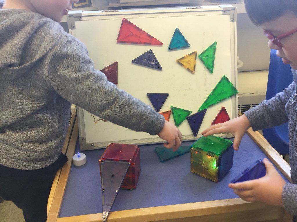 EatonvilleCFC's tweet photo. @CFLCHickoryWood @HickoryWoodPS Our oldest under 3 ft learners .... #STEM #EarlyONTDSB #needmoreofthese https://t.co/vRqp8BshYc