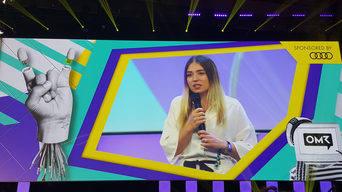 keule80's tweet photo. Inspiring! YouTube Star Bibi auf der @OMRockstars Bühne 🥂😎🤘 #omr2018 #nextgeneration #digitalfirst #influencermarketing https://t.co/snPUIlhOVu