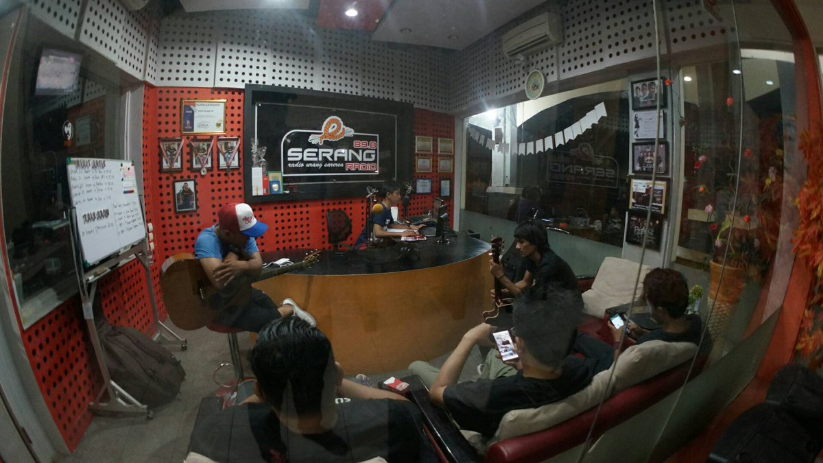 Destinasi radio terakhir kita so stay tune di <a href="/SerangRadio/">Serang Radio 89.8 FM</a> kita lagi live #visitbantenradios #serangradio