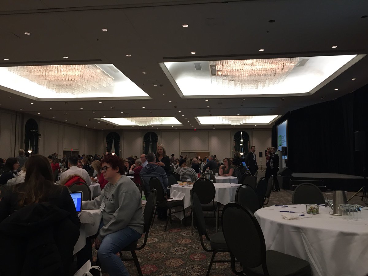 BMlotek's tweet photo. Katy Arnett just about to begin keynote @OMLTA @KatyArnett #OMLTA2018 @PearsonK12 https://t.co/WnKNP4l6Zr