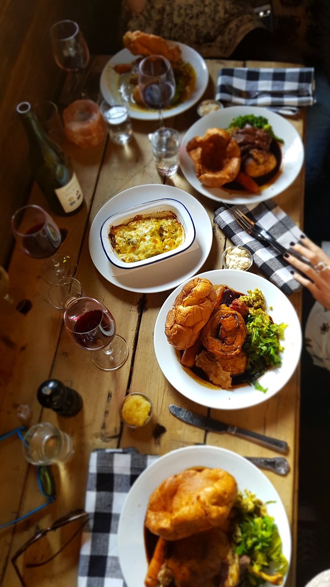 TheHanburyArms's tweet photo. ROAST DINNERS ARE COMING. Join us THIS SUNDAY when @BacchusSundays take over our kitchen and we give pizza a day off. Everything from beef to vegan with all the trimmings on the menu. 12-9pm! https://t.co/P3LnsejswX