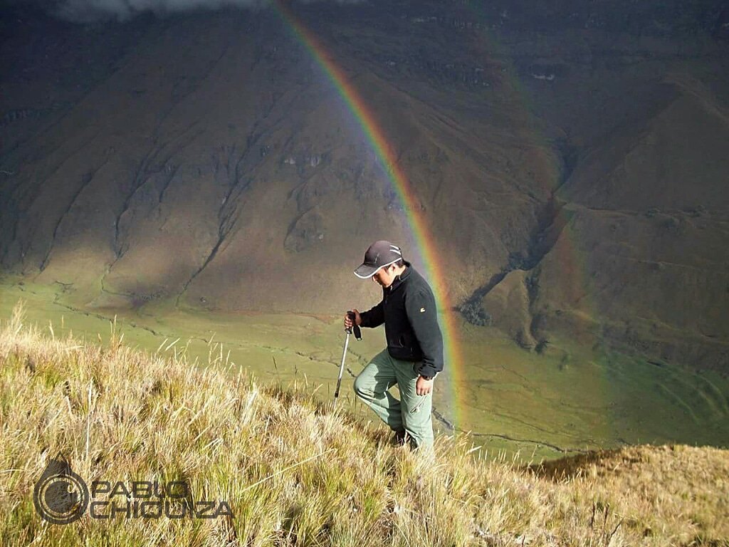 Arcoiris en el valle de Collanes, El Altar 
#ecuadormascercadelsol #petzlecuador #aseguimguides #uiagm #ifmga #rescateaseguim #marioochoa #mallkistore #climbingecuador #triskelfisioterapia