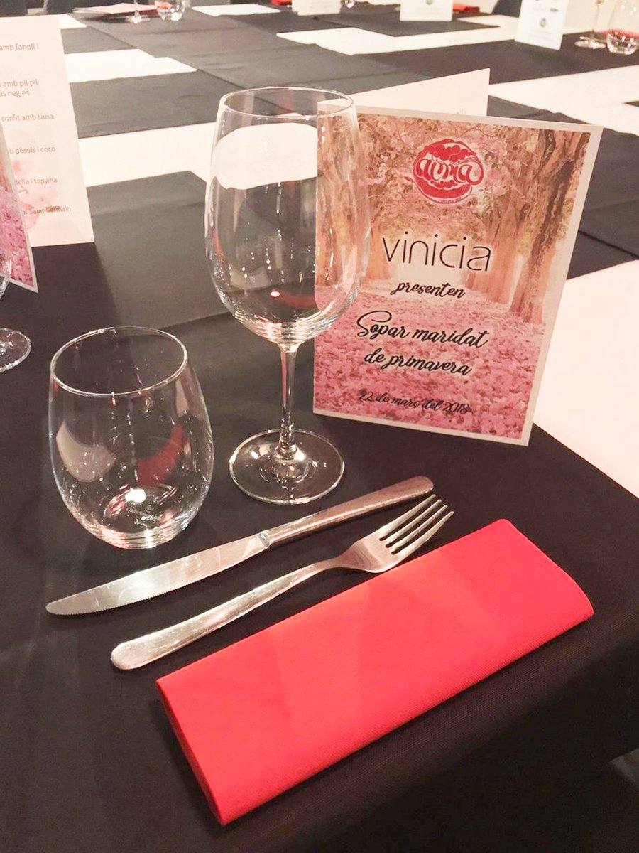 ViniciaLleida's tweet photo. Maridatge de primavera al Restaurant Aimia amb el xef Jordi Pallás i el sumiller Gregori Albareda
https://t.co/7vy66iUUnV
#tast #maridatge #maridaje #cata #winetaste #pairingdinner #lleida #activitats #dijous #restaurant #happy #dinner #festa #sopar #amics #cultura #culturadelvi https://t.co/pkRzLlQ6Br