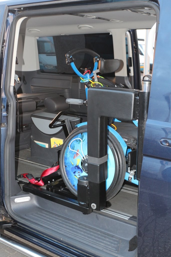 autoaanpassing's tweet image. Ken je onze #Compactlift al? Handig, snel, goedkoop én met behoud van het specifieke karakter én interieur van de bus. #ZoDoetWeersinkDat #ZoDoenWeDat