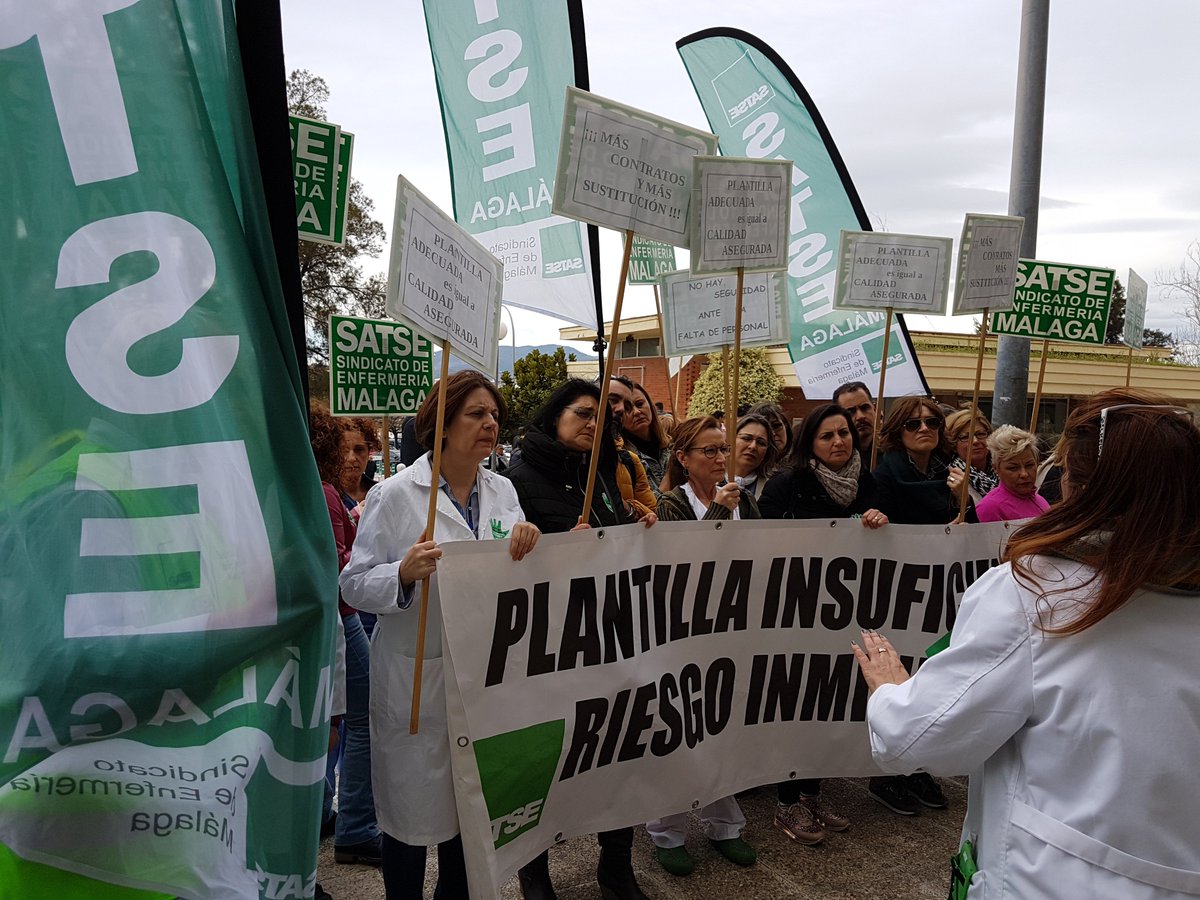 SATSE_Andalucia's tweet photo. Continúan las protestas en el Hospital Clínico de Málaga para reclamar la adecuación de las plantillas de Enfermería. Ya se trata de la tercera protesta ante la falta de respuesta y solución por parte de la Dirección Gerencia. https://t.co/fWD6RbTidI