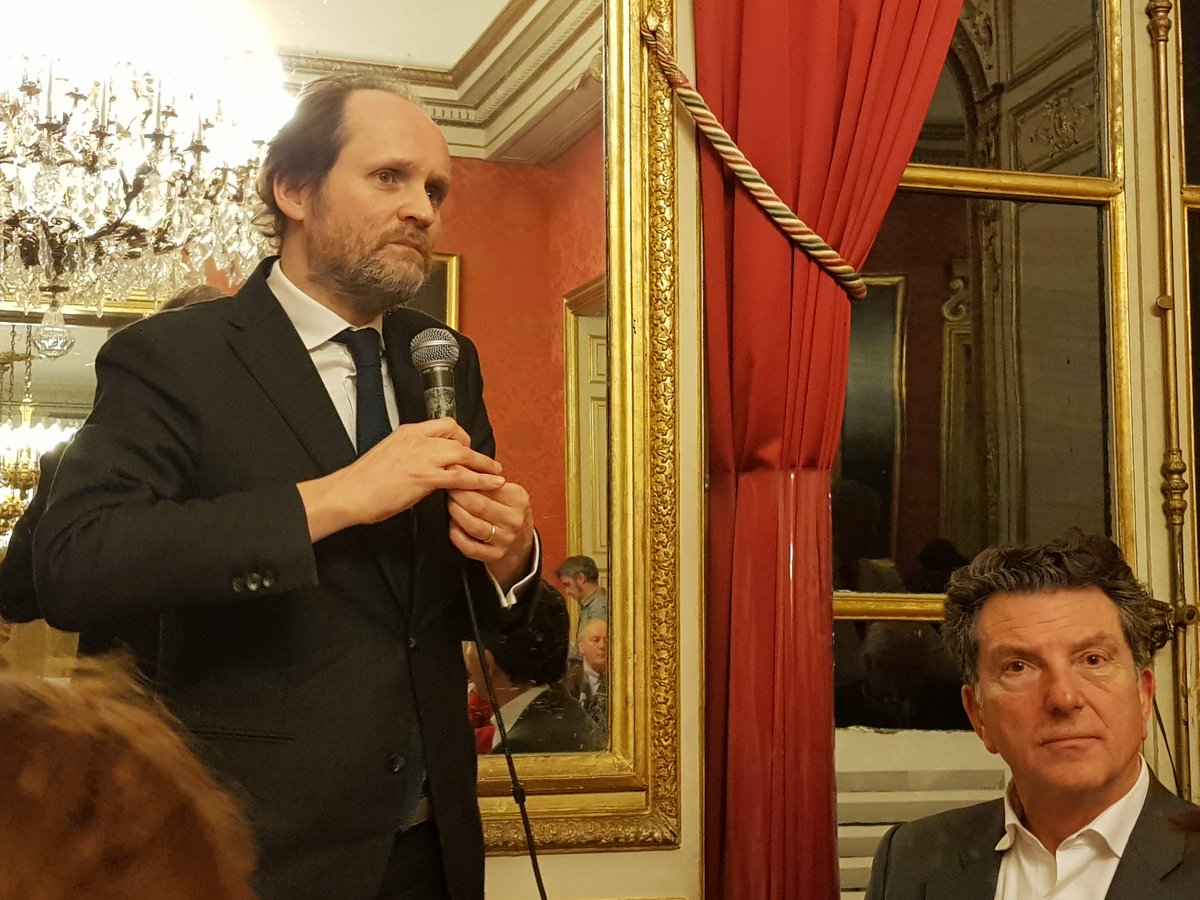 LRMYasminJAAFAR's tweet photo. @Jmdumontet est un producteur de théâtre malin. Il sait combiner l'art et l'esprit d'entreprise. Il était l'invité du @clubavparis #PatrickBézier. Voici #INetOUT la coulisse du dîner https://t.co/cDoWez6FPj @LRMYasminJAAFAR https://t.co/pNCV28toSU @GroupeAudiens @EspritEntrepris https://t.co/L7xO6zN8kj