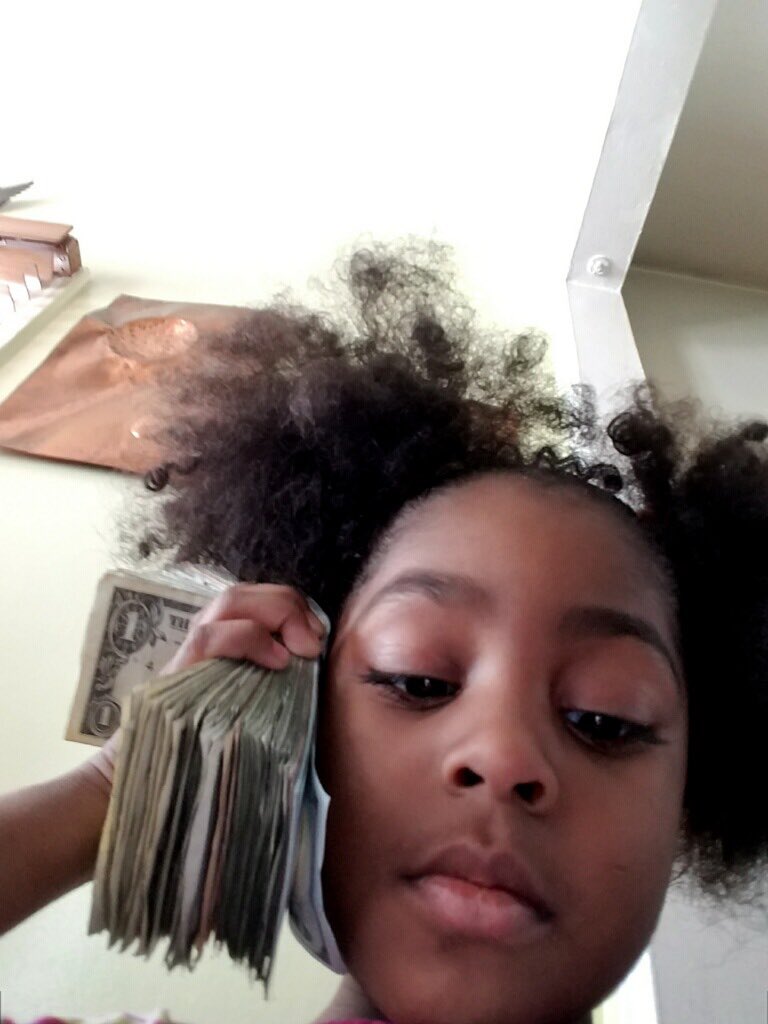 D1ORMANI's tweet image. i like her energy.