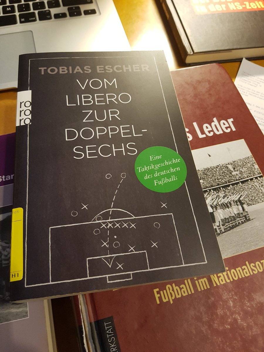 Ostbloq's tweet photo. Man sucht sich Bücher für die Seminararbeit und findet Bücher fürs private
 @TobiasEscher https://t.co/5kLSzEPR9t