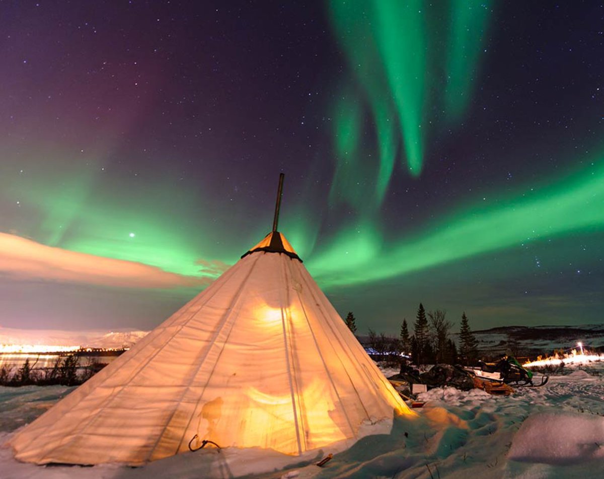 lorettaromildo's tweet photo. Secondo alcuni popoli nordici le danze degli spiriti dei morti accendono in cielo l'aurora boreale. L'aurora ascolta il fischiettio delle persone dal cuore puro sulla terra e danza a sua volta.
Veri #BooksForPlanet gli anziani! Quante storie ci tramandano... ad ogni latitudine. https://t.co/XGFqOSAcg8