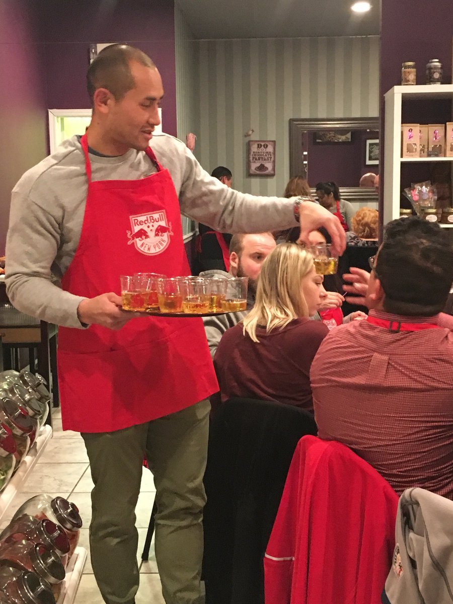 RBNYHelp's tweet image. Thanks to our Red Members that joined us at the Chocolate Painting Party last night at @2chix! Keep a look out for our next event on Members+ soon.

Shout-out to @A_LoLo12 for the great chocolate @luisrobles1984 painting! 

#RBNY