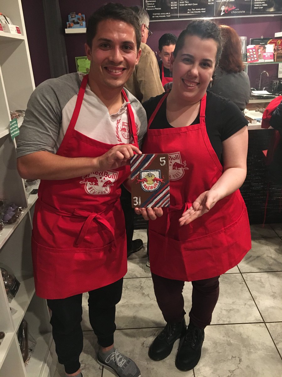 RBNYHelp's tweet image. Thanks to our Red Members that joined us at the Chocolate Painting Party last night at @2chix! Keep a look out for our next event on Members+ soon.

Shout-out to @A_LoLo12 for the great chocolate @luisrobles1984 painting! 

#RBNY