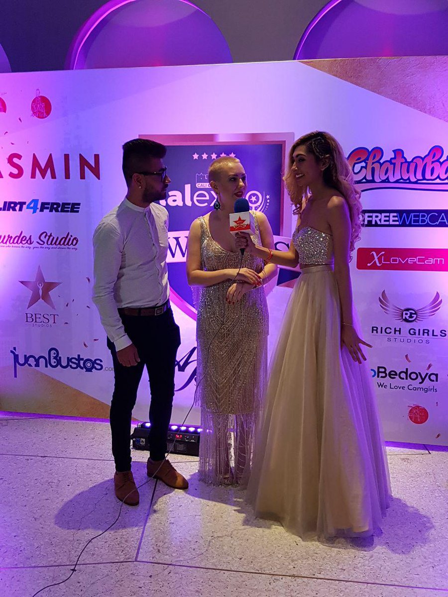 Best_Studios's tweet image. Our #BEST Operational Manager, Maria Necula at @ViveLalexpo with this fabulous team from @Thewebcamshow1.💃
@Banksie231 
@andrescastal 
#BestStudios #BestModels #BestTraining