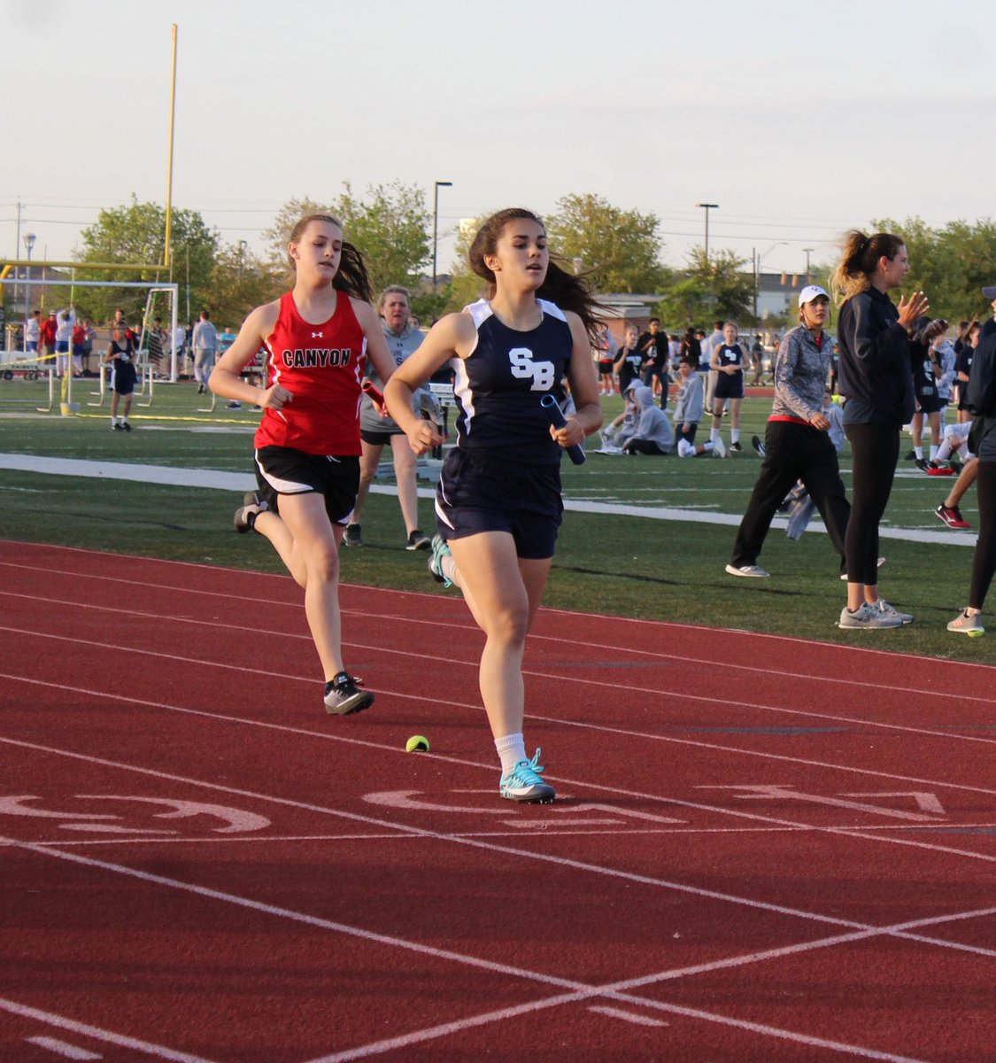 ChristinaEckrt's tweet photo. Track meets are kind of fun :-) #TheseGirlsAreFast #SquadGoals #TeamEckert #EckertAdventures #LoveMyTribe #YearOfThanks #YearOfGrace #NewStory #Page82of365 #ThisIsAvery #7thGradeAdventures #GoAGo #BeYourBiggestFan #FastFeet @SABryanEckert https://t.co/0S1HQoA7xh