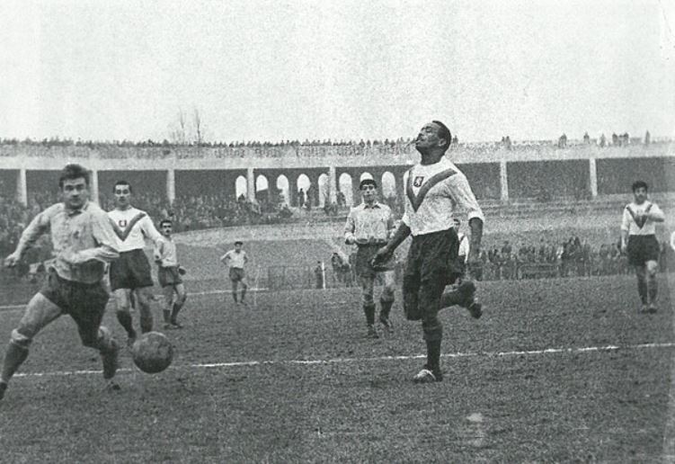 Olympique Lyonnais Joyeux Anniversaire A Camille Ninel Qui Fete Ses 90 Ans Unique Buteur Lors De La Premiere Victoire De L Ol A Saint Etienne En 1955 Legende T Co Rgbtct3riy