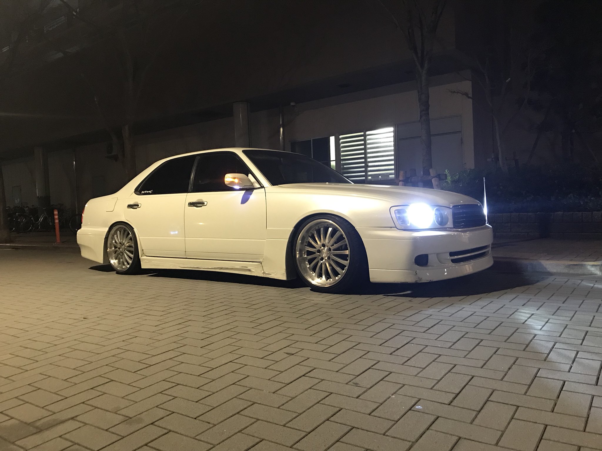 グロリア売ります Y33グロリア売ります 社外ナビ サブウーハー 車高調 フルエアロ ホイールなどです リアバンパーが割れてます 右サイドステップが擦った 跡があります 東京からです 分割は考えてません 値段などはdmでお願いします 拡散