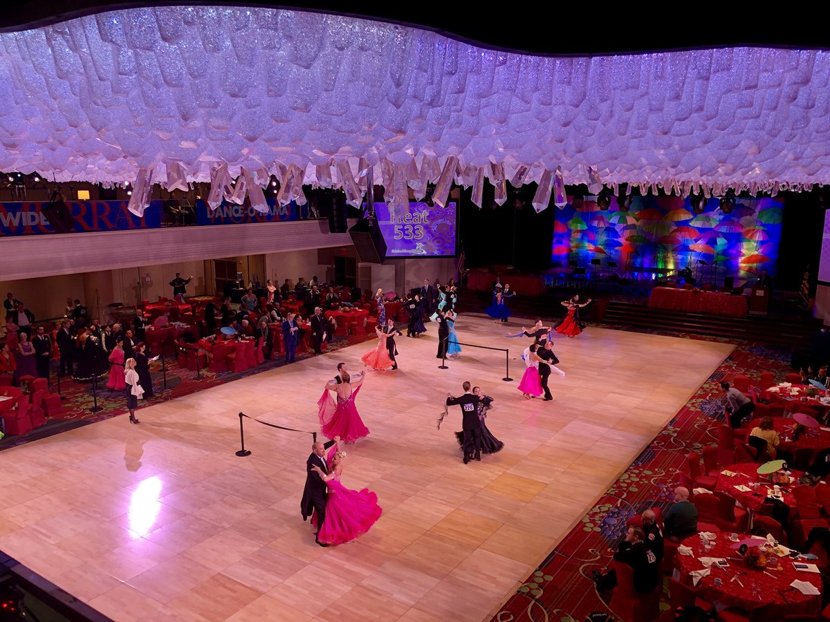 Alfredodinatal3's tweet photo. Continuamos con la competencia. World Dance O Rama New York 2018 #arthurmurraylimaperu #arthurmurraymiraflores 
#ballroomperu #ballroomraymi
#alfredodinatale #arthurmurraychacarilla
#arthurmurrayperu https://t.co/CkPb5HPYEf
