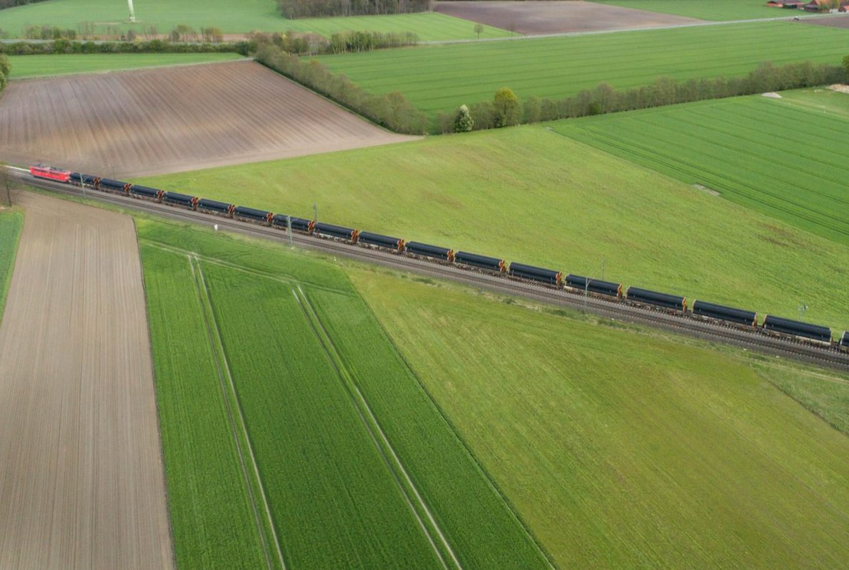 2 Mill. t Stahl für #NordStream2 fahren umweltfreundlich Bahn, u.a. mit <a href="/DB_Cargo/">DB Cargo</a> von #NRW nach #MVP an die #Ostsee. Steig ein: stories.nord-stream2.com/a-pipes-journe…