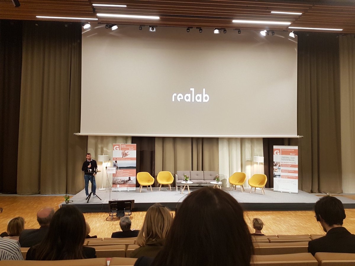 realab_lu's tweet photo. Merci @HopitauxSchuman et la FHRS pour avoir permis @realab_lu de participé à cette journée #stress et #travail sur le #burnout et comment la #vr peut apporter un support dans ce domaine! @CMCM_lu @BGLBNPParibas #startup @nicolasschmit2 https://t.co/XhHdbV78EL