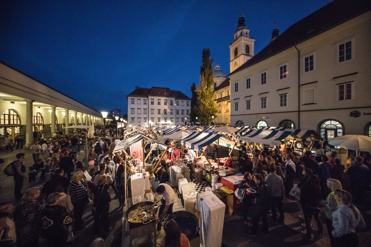 Slovenia_in_UK's tweet image. #Ljubljana most famous street food market event @Odprtakuhna at Pogačar Sq. is back. (Photo: Jost Gantar) #ifeelslovenia #FridayFeeling