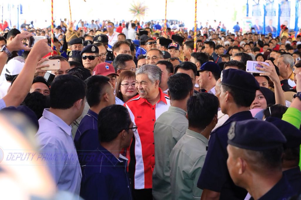Meriah!! Majlis Pecah Tanah Politeknik Kota Belud Kg.Kesapang,Kota Belud <a href="/Zahid_Hamidi/">Zahid Hamidi</a> <a href="/MusaHjAman/">Musa Aman</a> <a href="/sallehsaid/">Salleh Said</a> <a href="/mpkotabelud/">MP Kota Belud</a> @maryyapkc
#NegaraKu
#SabahTanahAirKu
#KitaOK