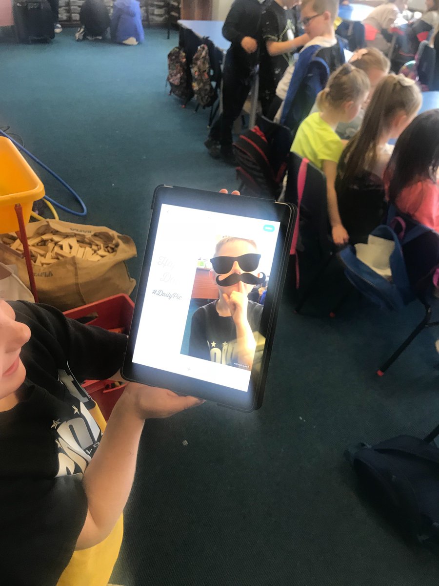 #3Discovery visiting P2 today 👨🏼‍💻 engaging their learning through digital technology...kids LOVED it! Some hillarious digital posters created @Dalmillingps #STEMScot18 #DigitalLearning #engaginglearners