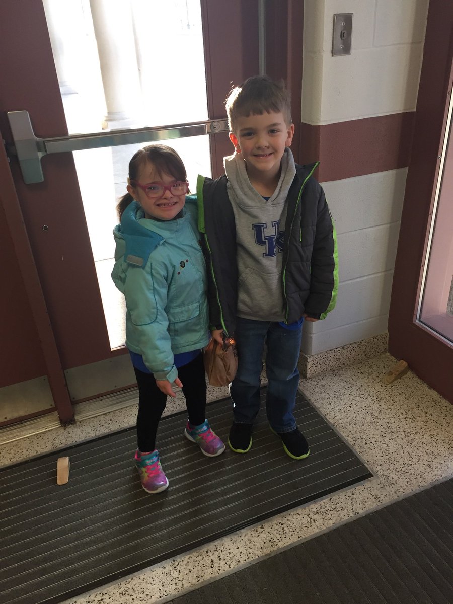 ElyseAllemang's tweet photo. ACES...Here we come! @SERCD_KY @PSESCPS @Clearcreeknews @ShelbyWMS @RocketPrincipal #walkingdeaf #deafstrong @marylbracken https://t.co/MFmQjB2rkt