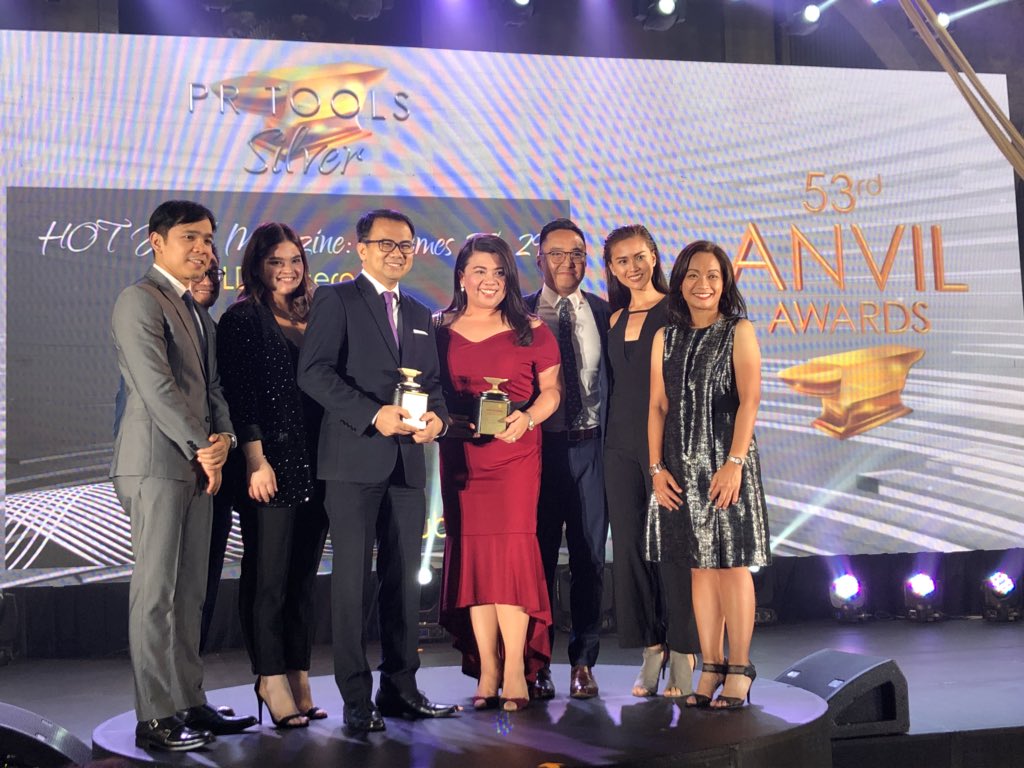 PLDTEnterprise's tweet photo. FVP and Head of PLDT ALPHA, Vic Tria and Head of #PLDTEnterprise Brand Equity Management, Mikey Smyth accept #AnvilAwards for the 2016 MVP Bossing Awards and HOT JOE Magazine volumes 28 & 29 #FearlessEnterprise #53Anvil https://t.co/5aekAPfcJL