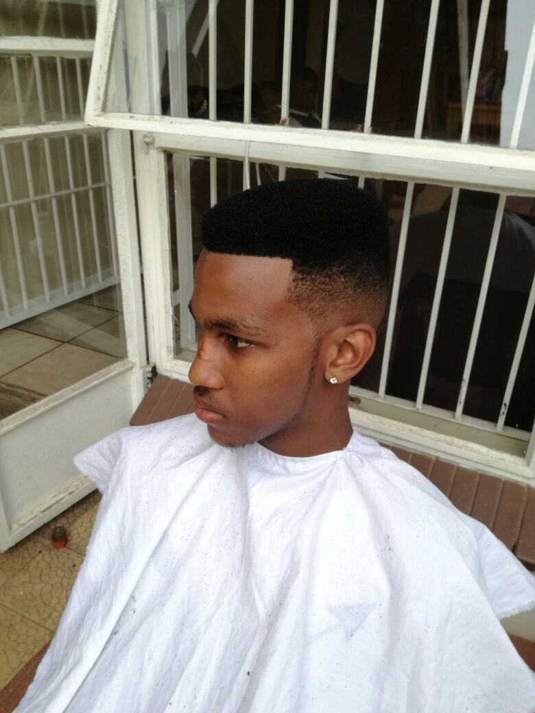 Dominic_Mtj's tweet photo. Hi twitter family, #unemployment is real. I'm trying to raise funds for my graduation through my haircutting business. I run a mobile barbershop in and around Auckland Park, Johannesburg. DM for info, Kindly spread the word
@sure_kamhunga 
@NYDARSA 
@NdzaviDerrick
#BlackBusiness https://t.co/RM3phnfNa7