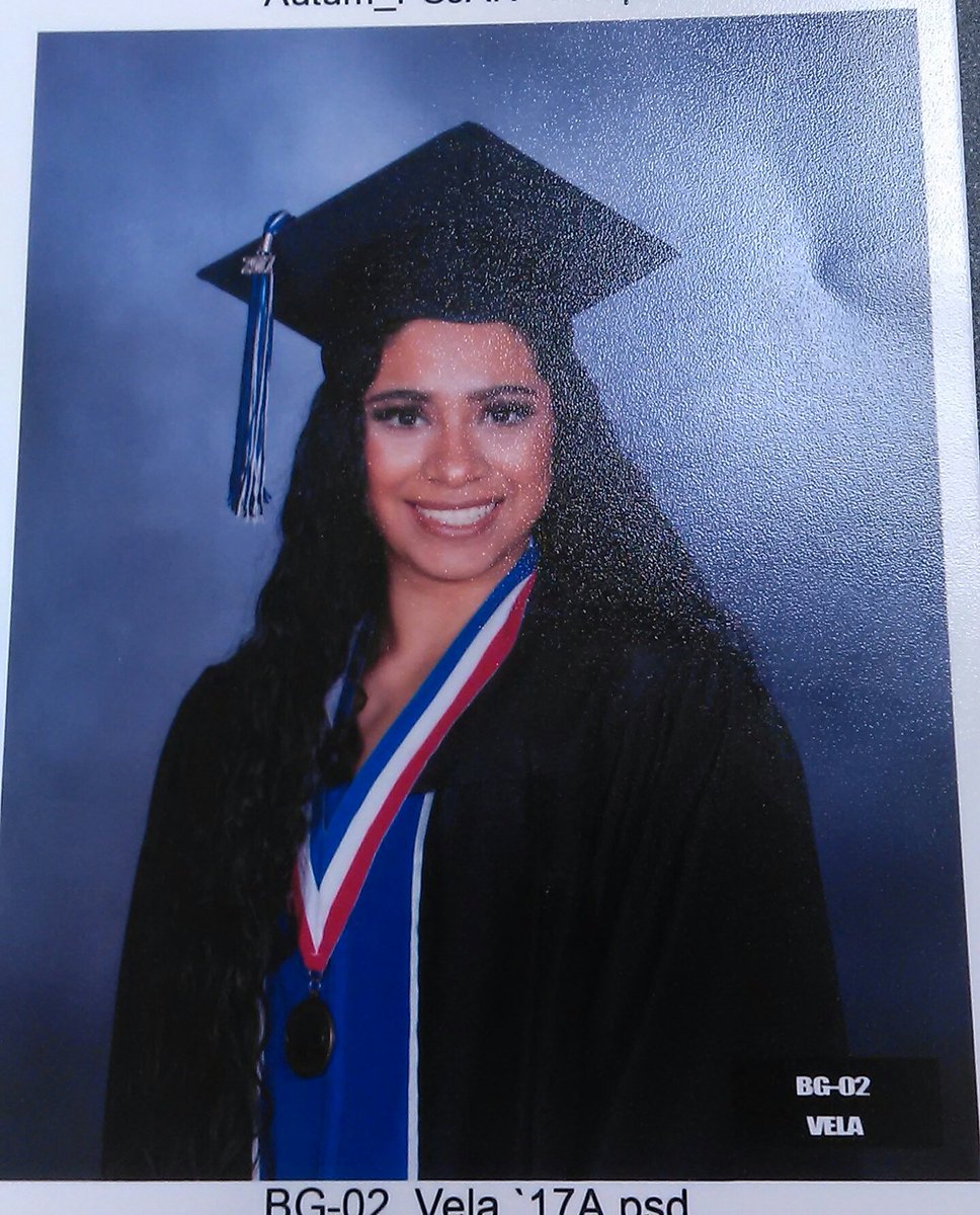 HHSSYRBK2018's tweet photo. Senior cap &amp; gown pictures will be April 5 (Thursday/A Day)  &amp; 6 (Friday/ B Day) https://t.co/gWmPIdumdF
