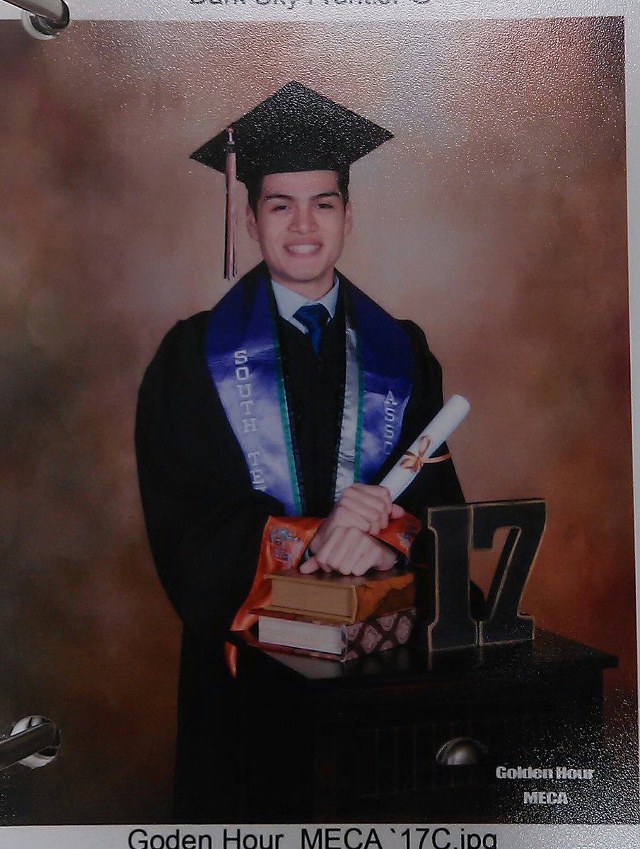 HHSSYRBK2018's tweet photo. Senior cap &amp; gown pictures will be April 5 (Thursday/A Day)  &amp; 6 (Friday/ B Day) https://t.co/gWmPIdumdF