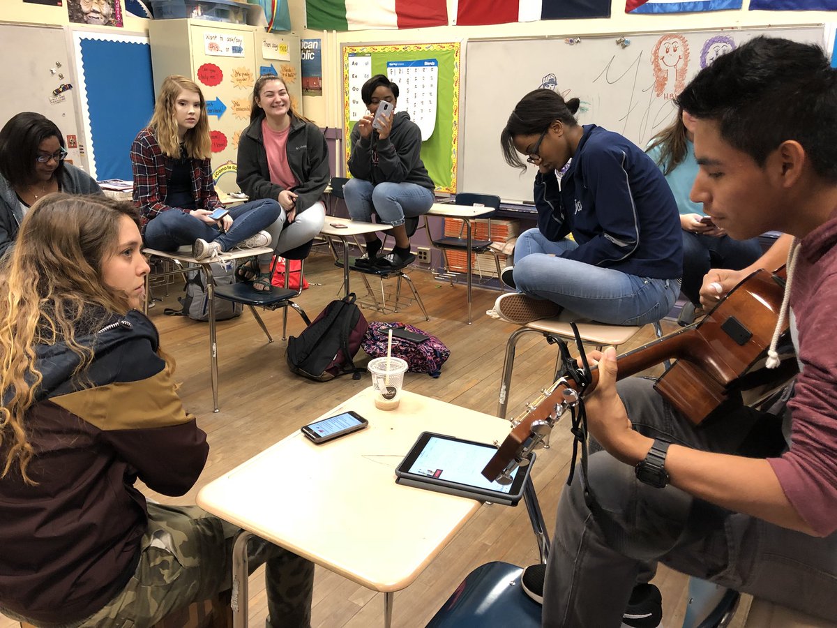 ProfeKT_Santana's tweet photo. Perfect Friday in Spanish 3!! Who doesnt love music? #fantasticfridaysTHS https://t.co/ji53gJBjoQ