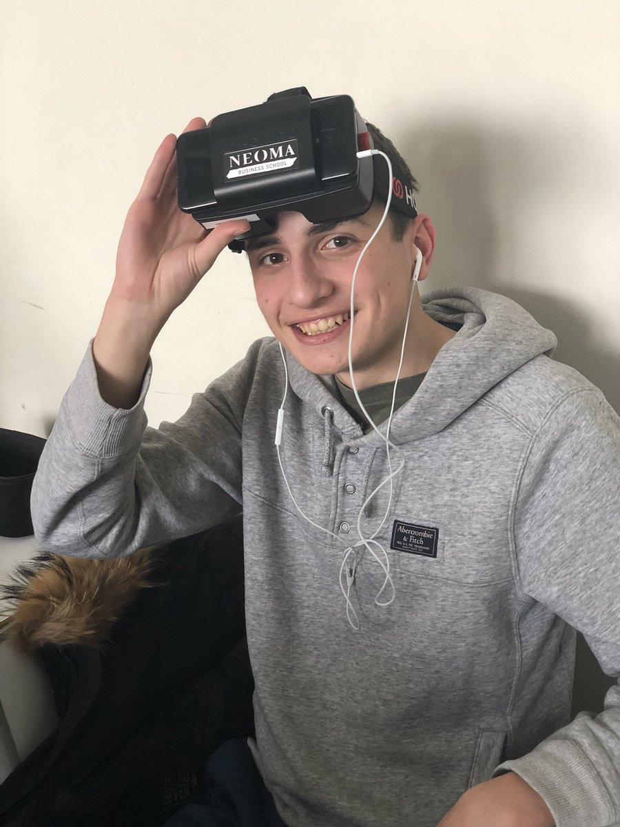 AlainGoudey's tweet photo. #cesem1 @NEOMAbs en #RealiteVirtuelle avec #ProjetExE ! Merci @SawsenClemjeb et @Jpeg51 pour votre engagement sur la démarche de #pédagogie #expérientielle ! Cc @Temassue https://t.co/dp7lMjtSIk