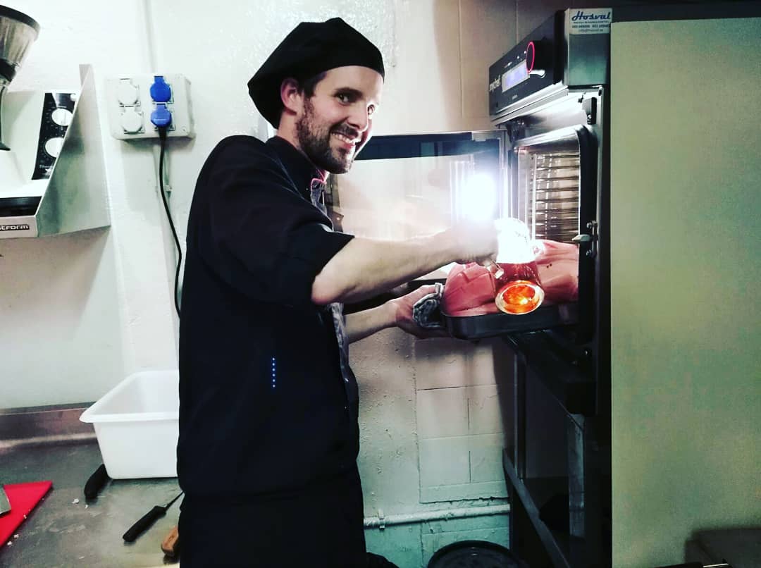 POR FIN INAUGURAMOS, hoy a partir de las 20:00 en la c/San Ignacio n° 2 en #Valladolid, #elfogondeTelmo abre sus puertas para tod@s vosotr@s, ¡no os lo perdáis! #FelizViernes