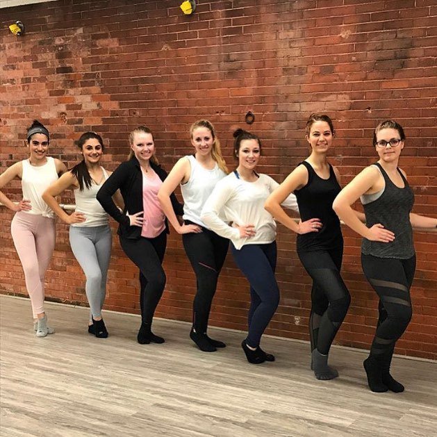XtendBarreNewbs's tweet photo. Heading into the #weekend with your gals like 💁‍♀️👯🙋‍♀️. These ladies from @nusmithkennedy got it right! #collegelife https://t.co/vMUuxsRKXQ https://t.co/8dGZAj7vOf