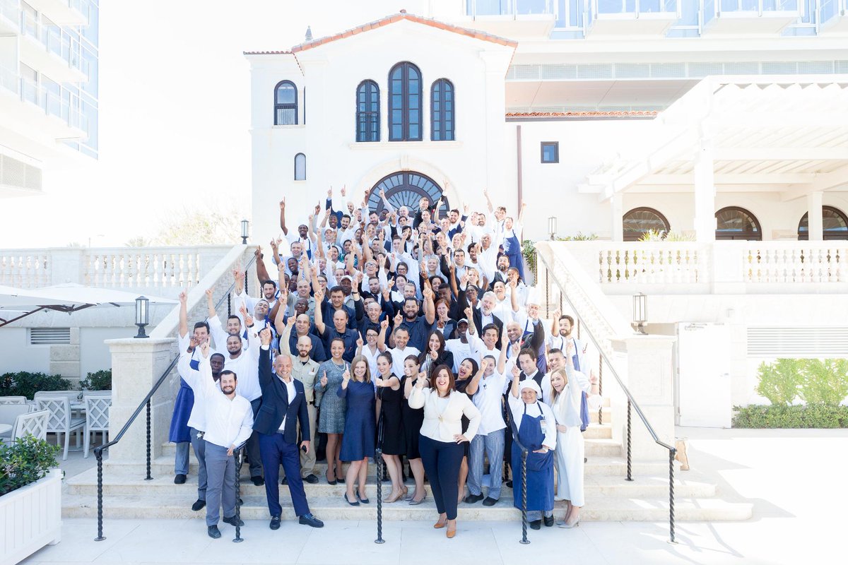 Four Seasons Hotel at The Surf Club tweet media