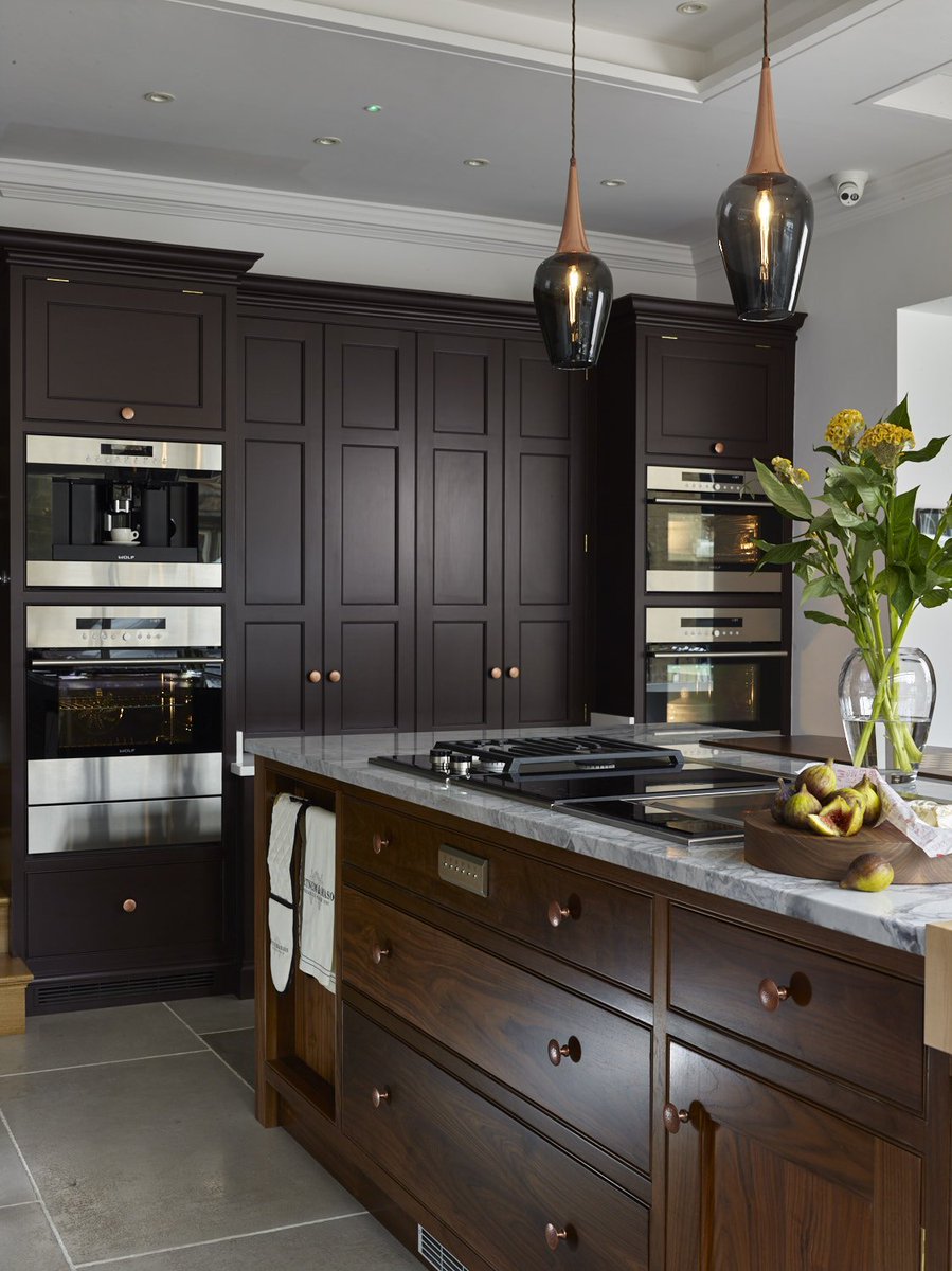 Secret_Drawer's tweet photo. Delighted the walnut kitchen in our #Ilkley showroom is featured in the NEW @SubZeroWolfUK brochure! The hand-crafted kitchen was designed to include a selection of Wolf appliances including built-in steam oven, coffee system, induction cooktop and teppanyaki cooktop. https://t.co/QFehmHMicZ