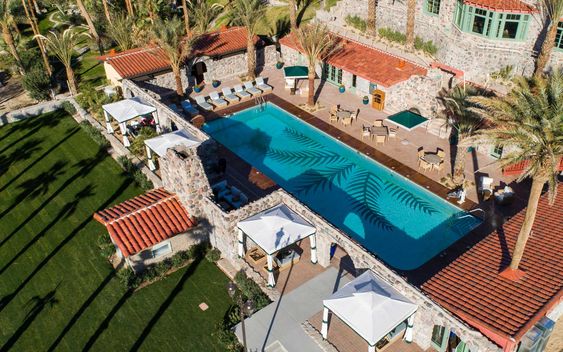 HaywardPool's tweet image. Is it a mirage? The hottest and driest spot in North America hosts this amazing spring-fed desert oasis #pool at the newly renovated Oasis Inn: hywd.co/q7FN30iVudQ #FridayFeeling